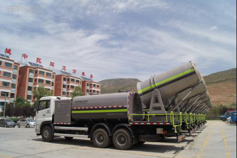 吸粪车，城市卫生的守护者